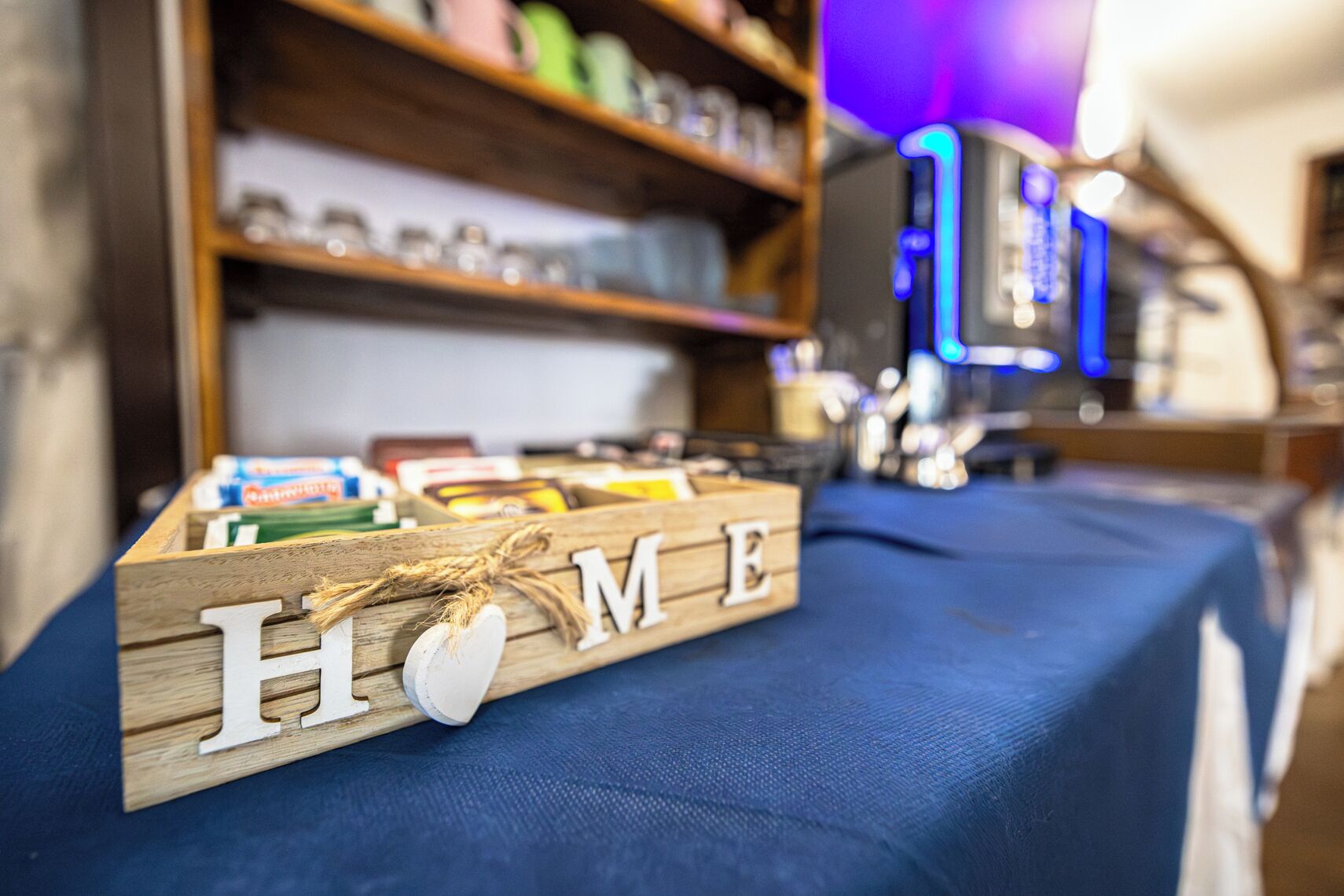 free buffet breakfast