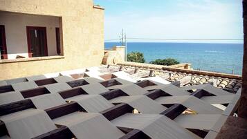 Superior-Dreibettzimmer | Terrasse/Patio