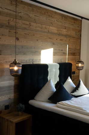 Superior tweepersoonskamer, 1 kingsize bed, niet-roken | Een bureau, geluiddichte muren, een strijkplank/strijkijzer, gratis wifi