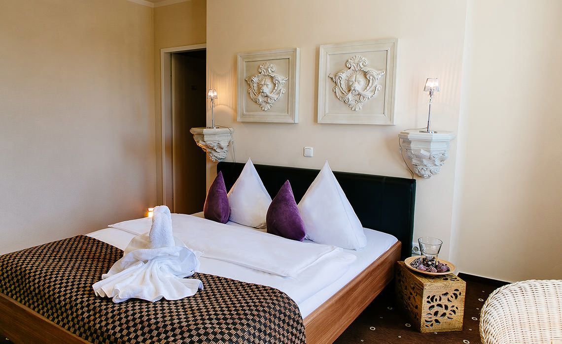 honeymoon room, jetted tub | desk, soundproofing, iron/ironing board, free wifi