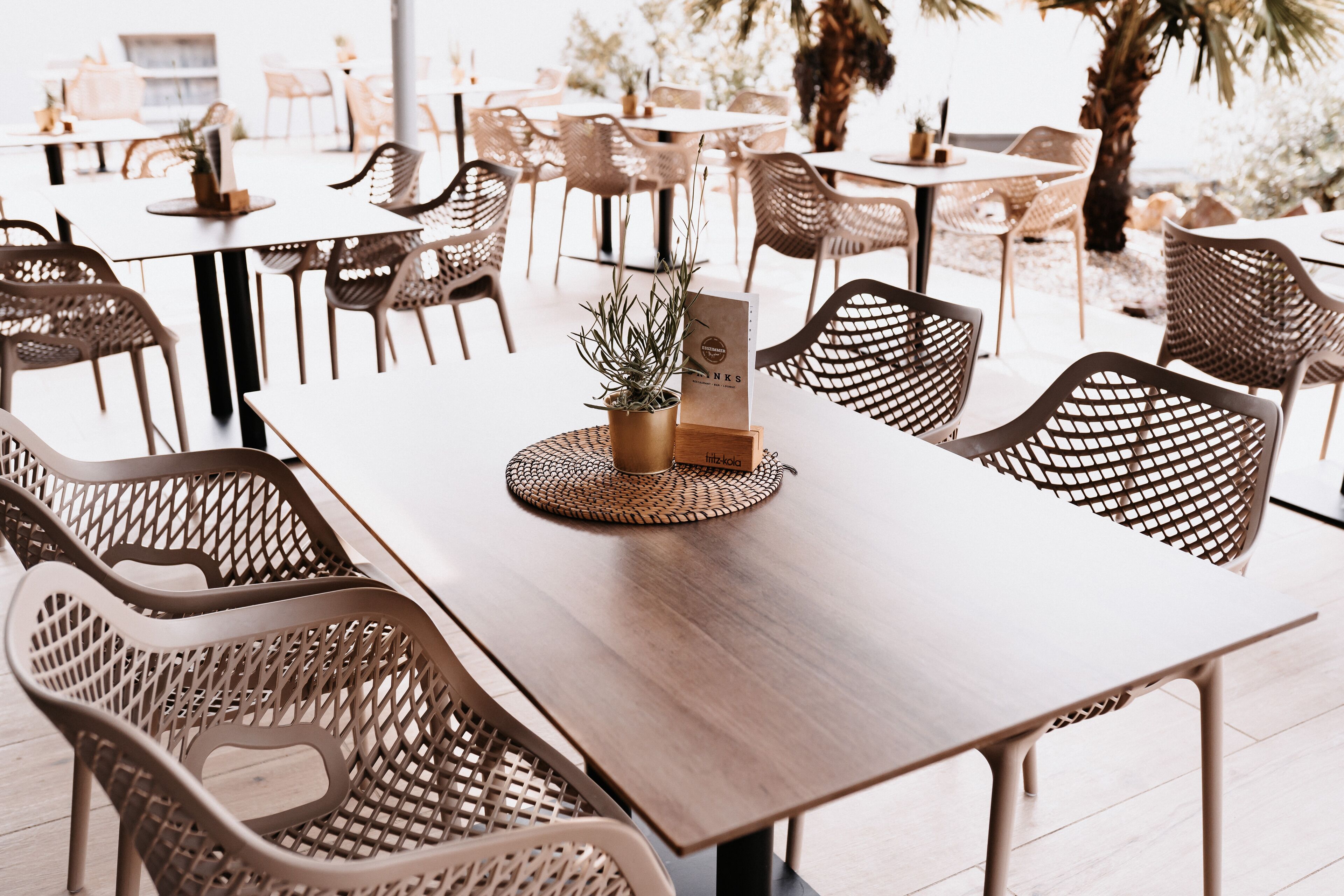 lunch, dinner served; international cuisine, al fresco dining