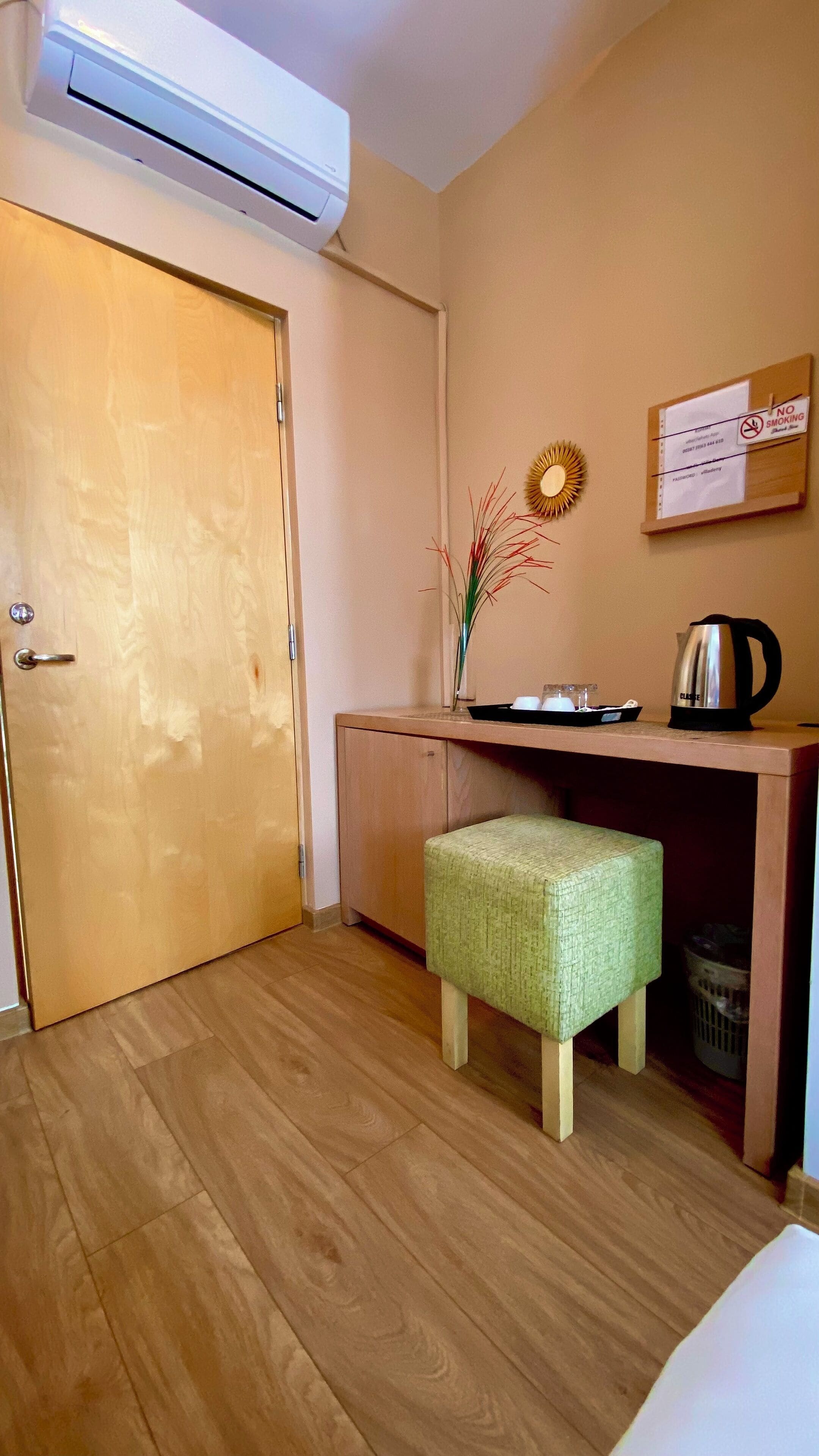 economy double or twin room | 1 bedroom, minibar, individually decorated, individually furnished