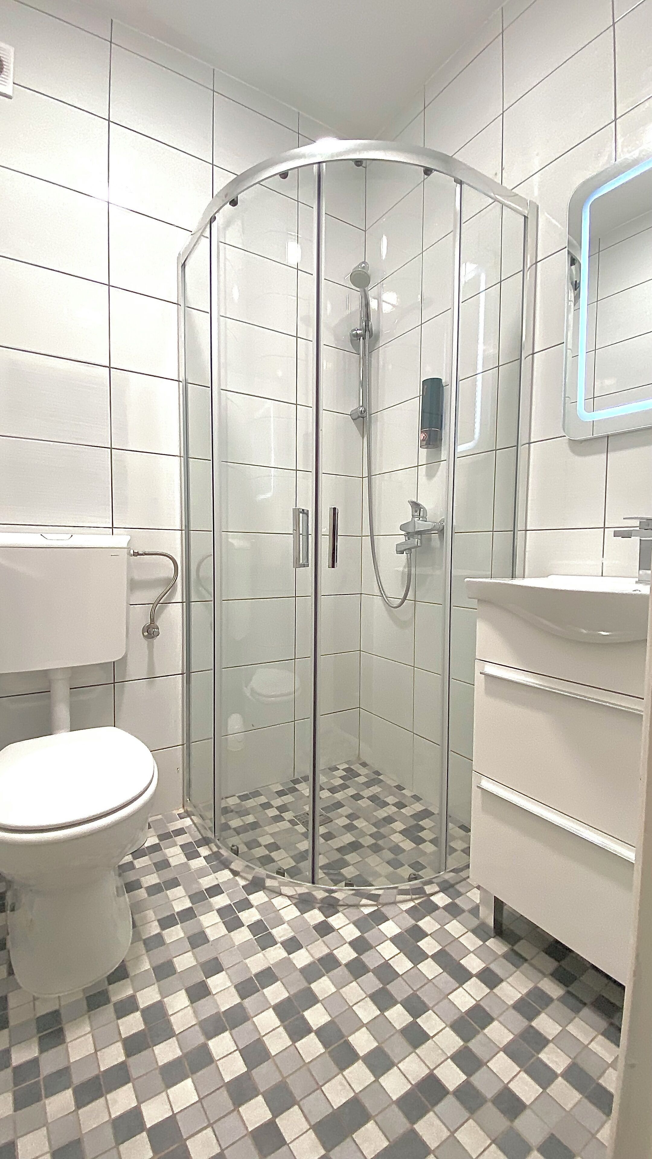 shower, free toiletries, hair dryer, slippers