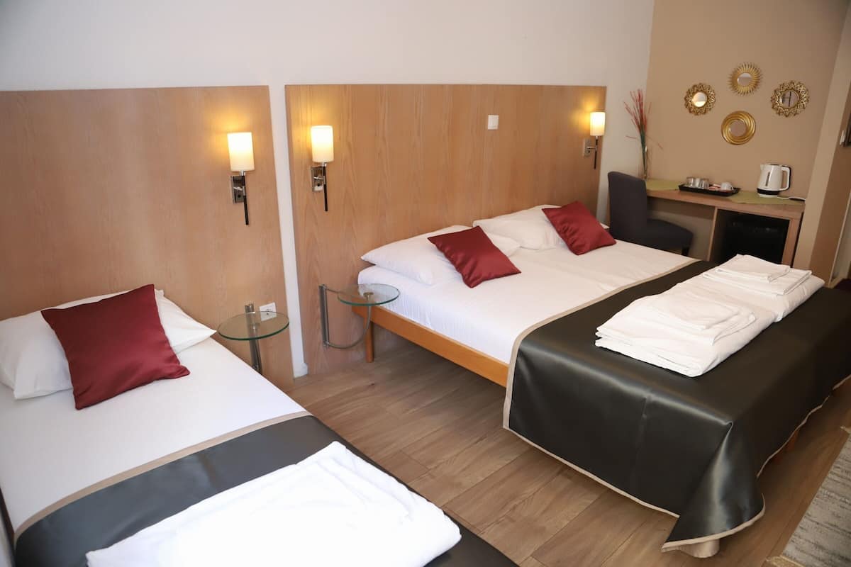 standard triple room | 1 bedroom, minibar, individually decorated, individually furnished