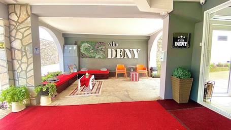 Standard Triple Room | Courtyard view