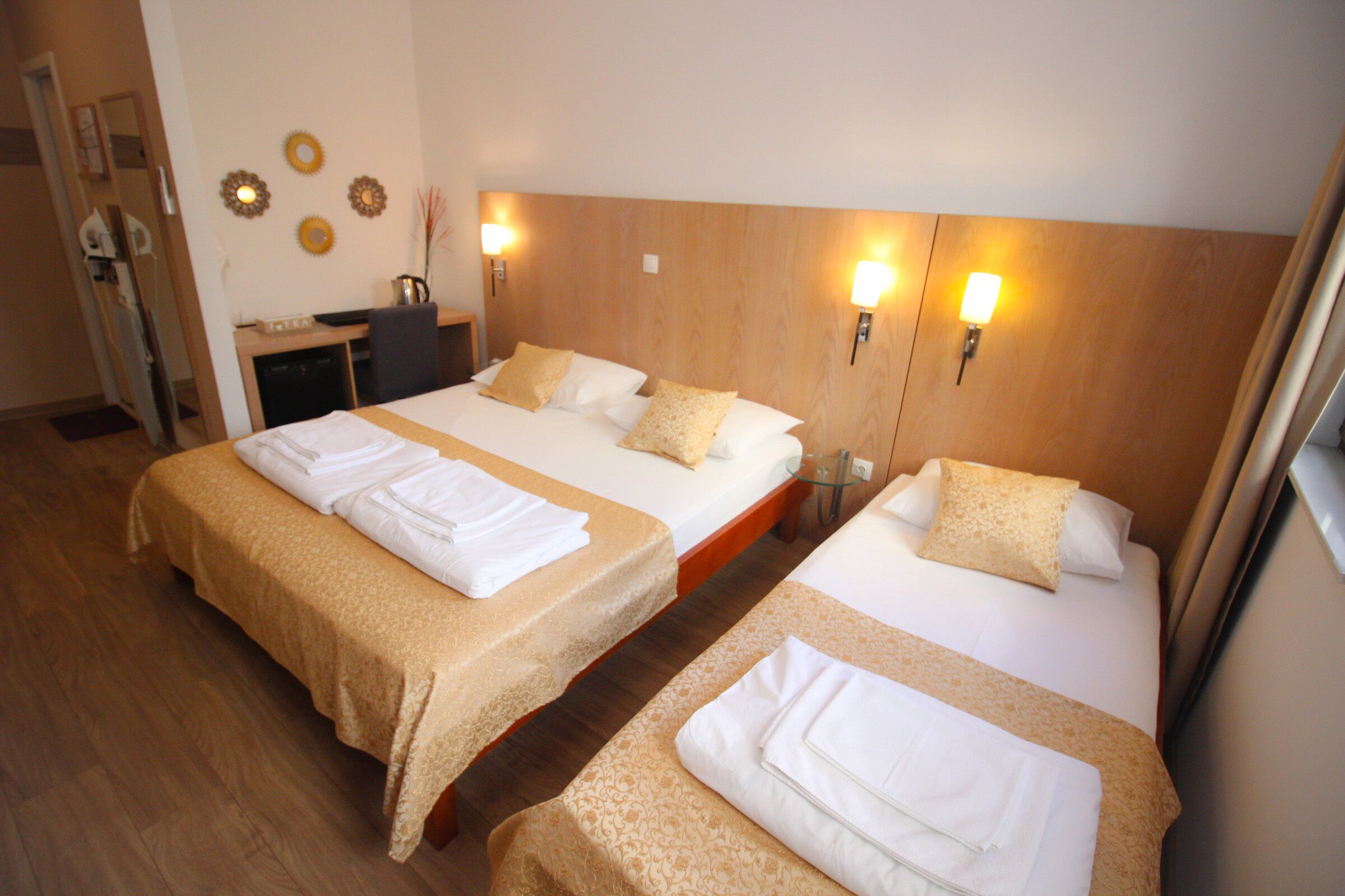 standard triple room | 1 bedroom, minibar, individually decorated, individually furnished