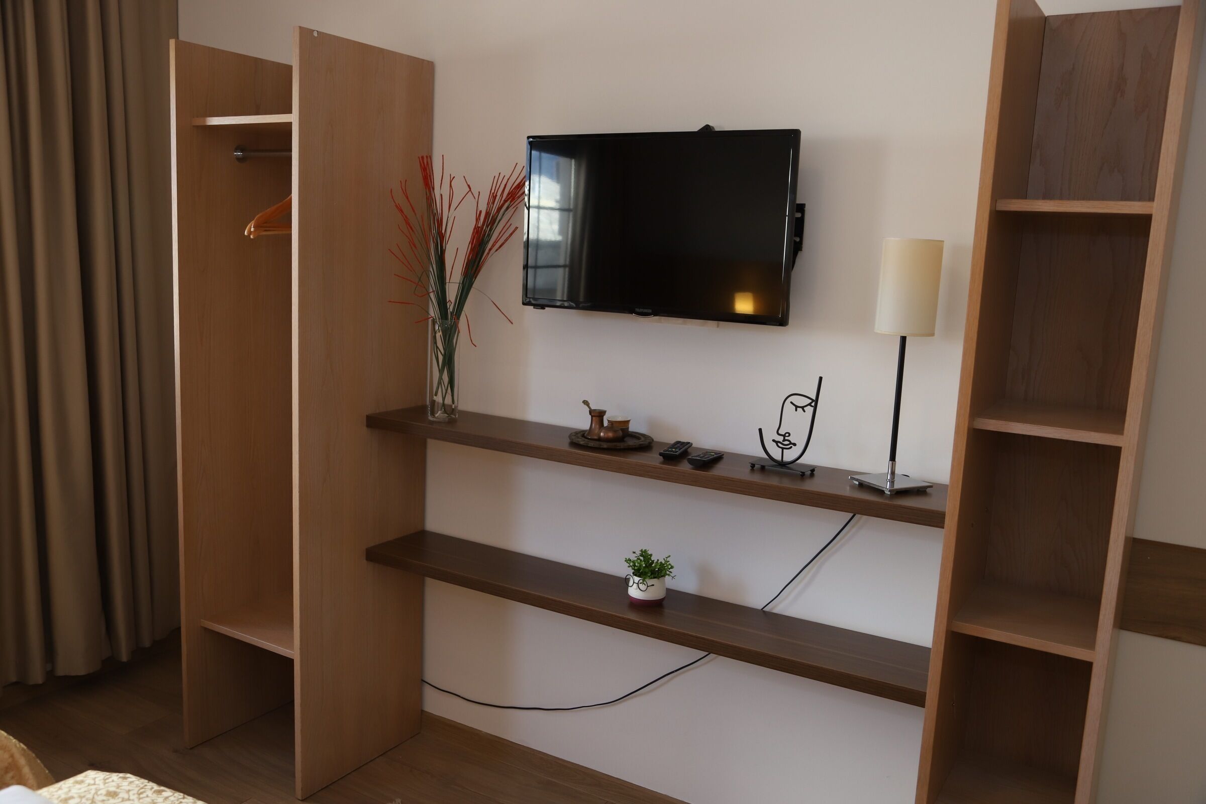 standard triple room | 1 bedroom, minibar, individually decorated, individually furnished