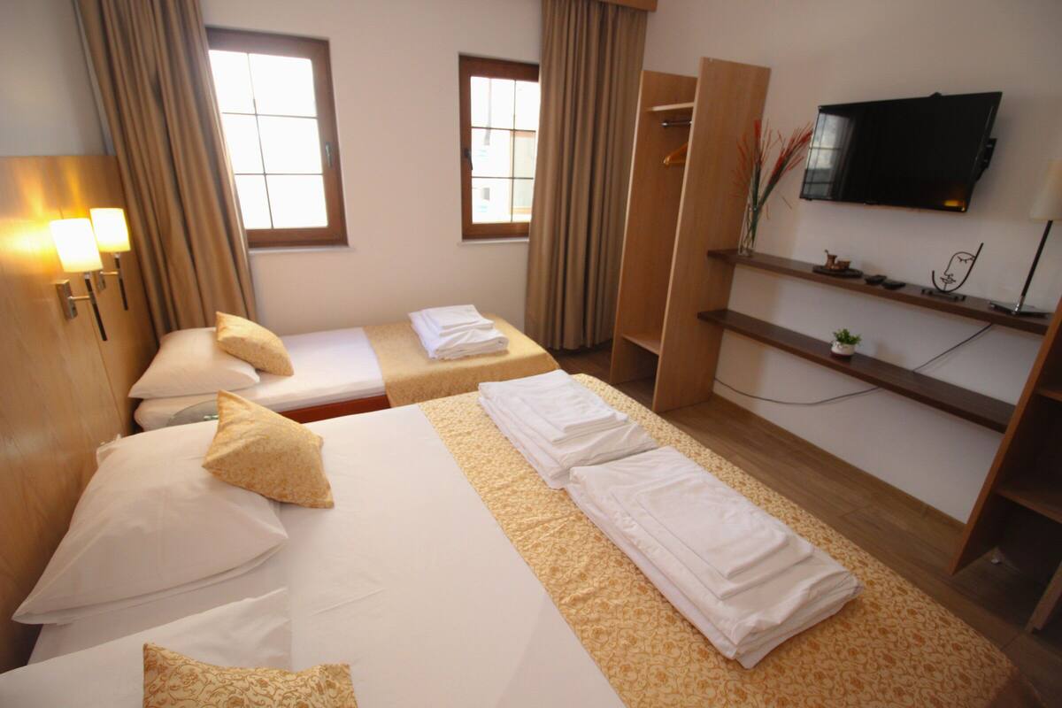 standard triple room | 1 bedroom, minibar, individually decorated, individually furnished