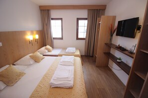 Triple Room | Hypo-allergenic bedding, minibar, individually decorated - Villa Deny  (Mostar)