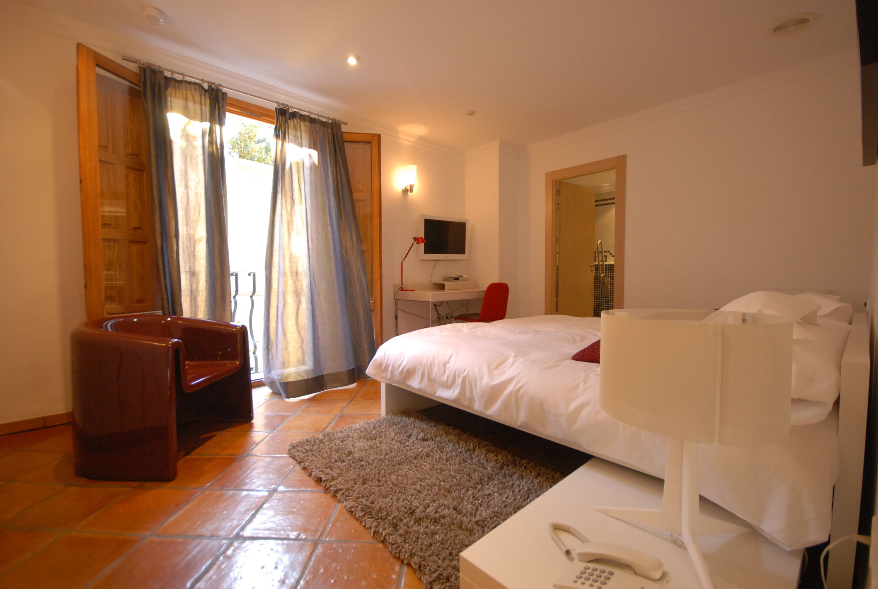 double room | 1 bedroom, minibar, in-room safe, individually decorated