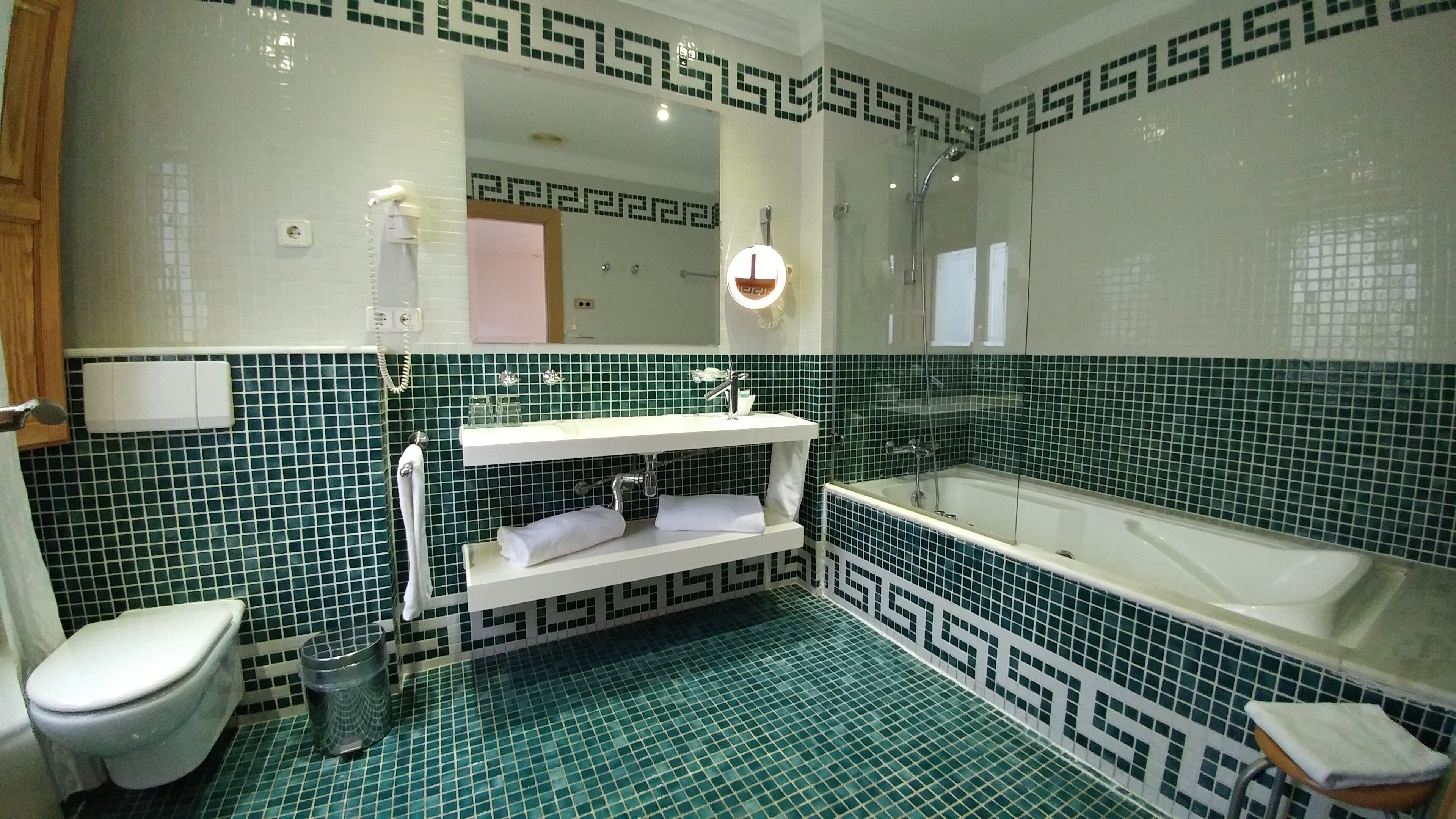 double room | bathroom | free toiletries, hair dryer, towels, soap