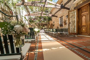 Outdoor banquet area - Hotel Nou Romà (Denia)