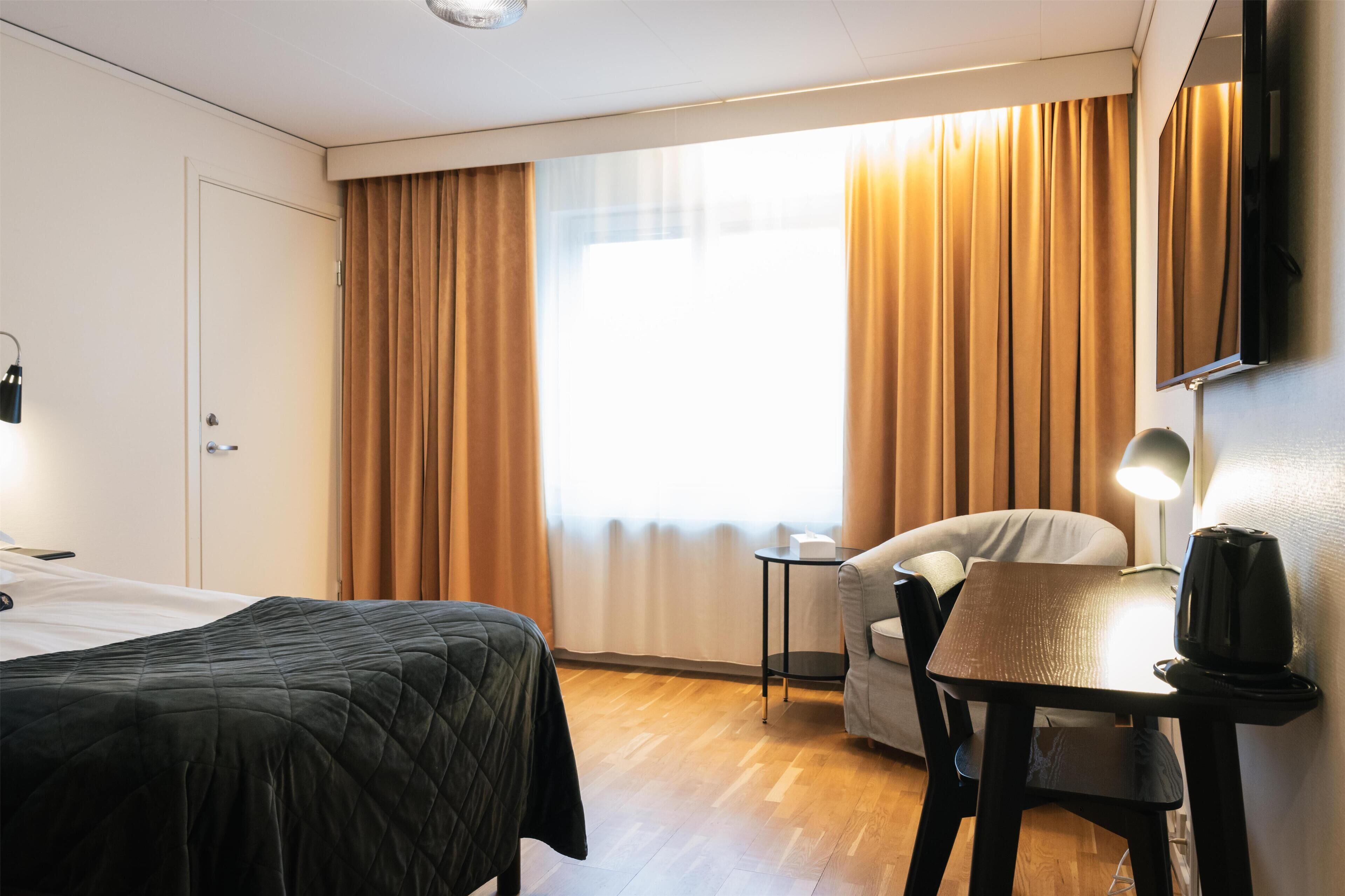 Habitación estándar, 1 cama individual, con acceso para personas discapacitadas, para no fumadores | Decoración personalizada, muebles diferentes, escritorio y camas extra 
