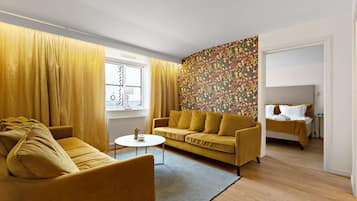 Suite - 1 kingsize-seng - boblebad - søudsigt | Individuelt design, individuel indretning, skrivebord