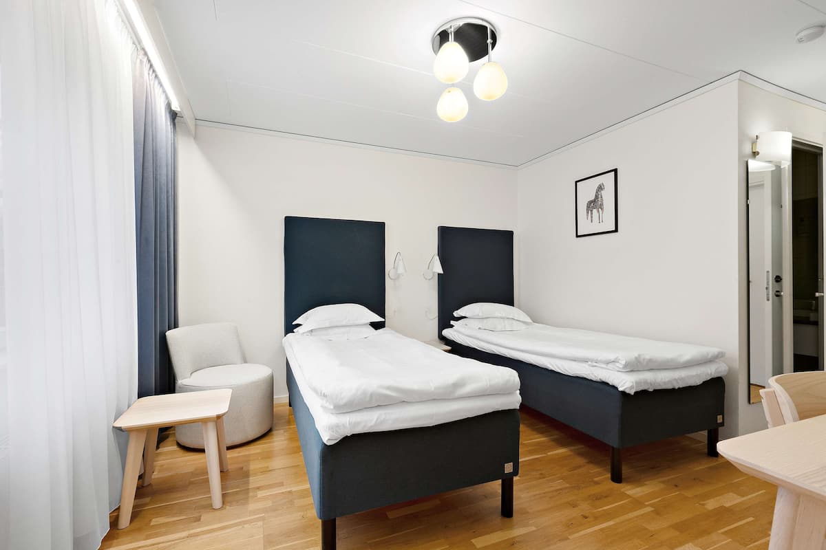 Standard Room, 2 Single Beds, Non Smoking | Individually decorated, individually furnished, desk, rollaway beds