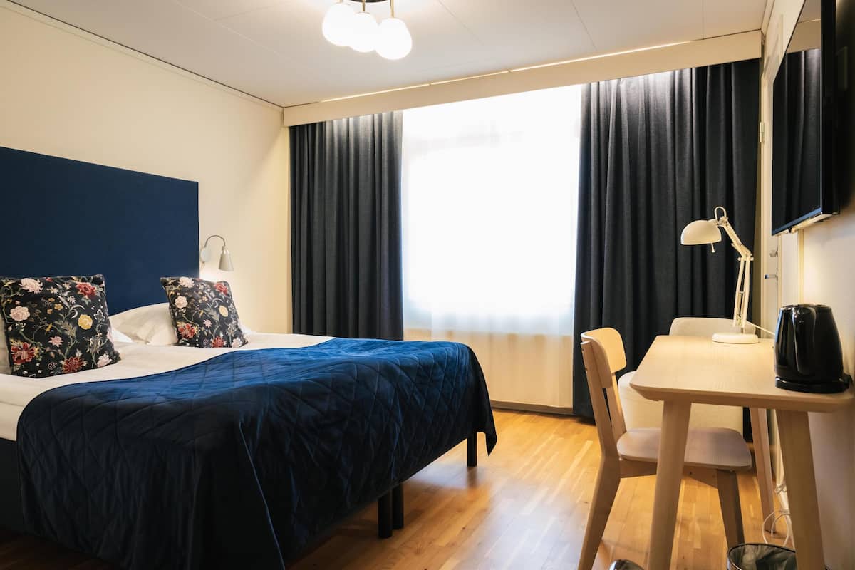 Standard Room, 1 King Bed, Non Smoking | Desk, rollaway beds (surcharge), WiFi (free), individually decorated