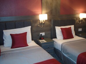 Twin Room, Shared Bathroom | Individually decorated, individually furnished, desk, iron/ironing board - Masslink Guest House (Horley)