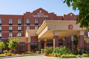 A Hilton Garden Inn with a brick facade, multiple windows, and a landscaped entrance area. - Hilton Garden Inn Bartlesville (Bartlesville)