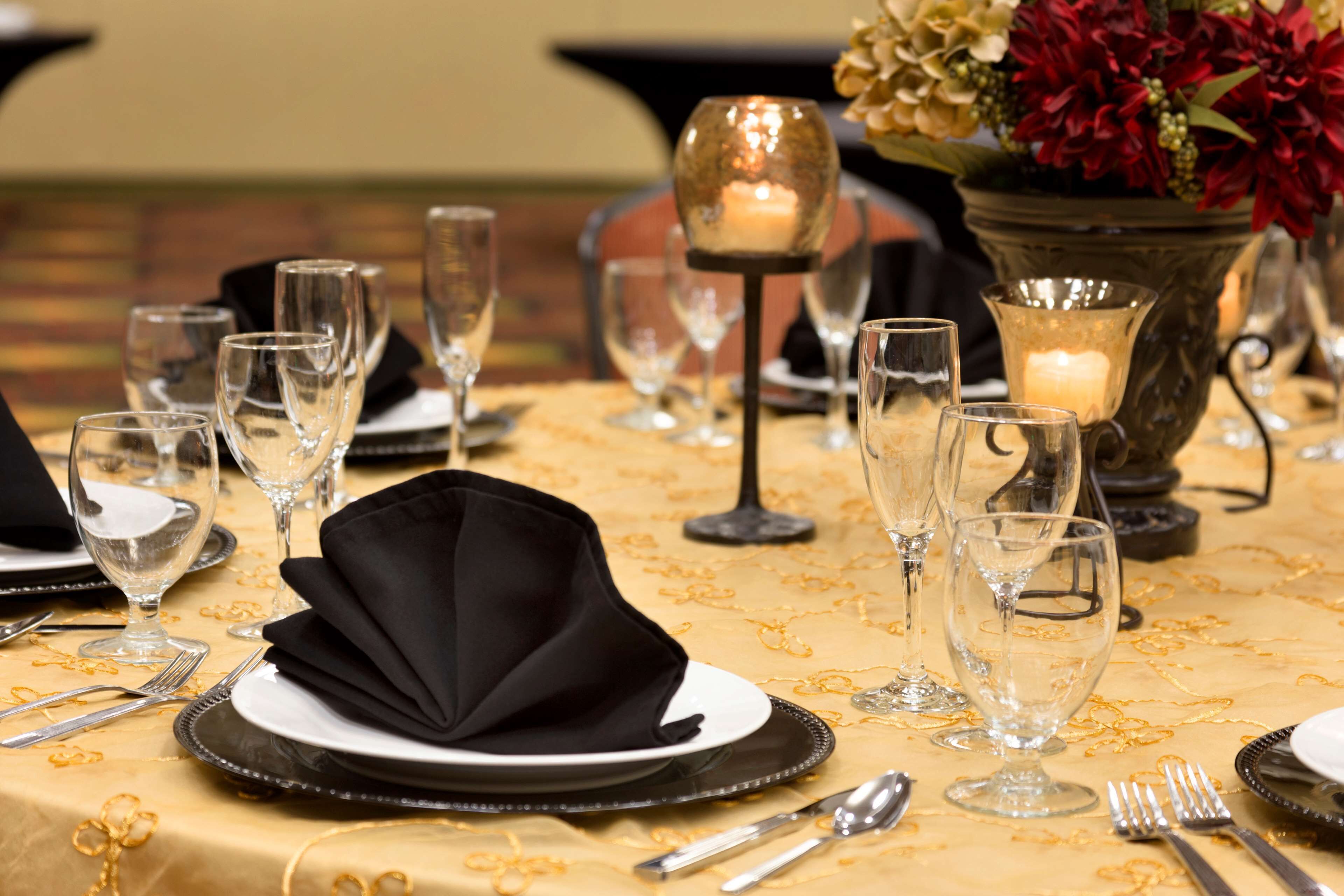 breakfast, lunch, dinner served; american cuisine