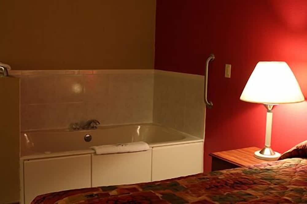 HomeTown Inn & Suites