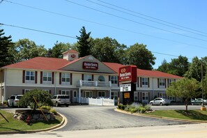 Exterior - HomeTown Inn & Suites (Schererville)