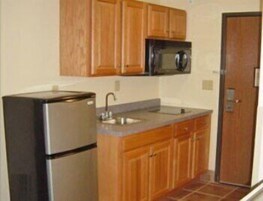 熨斗/熨衣板、免费 WiFi、床单、闹钟