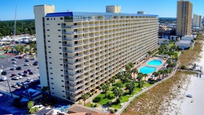 Overlooking the ocean, this hotel offers stunning views of the beach and sandy shore from its spacious balconies.