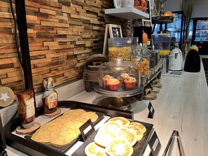 Desayuno buffet todos los días (con cargo)