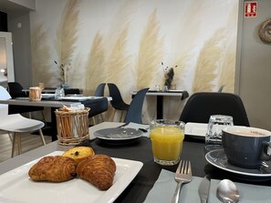 Daily buffet breakfast (EUR 15 per person)