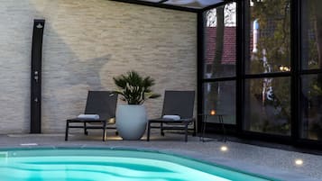 Indoor pool, sun loungers