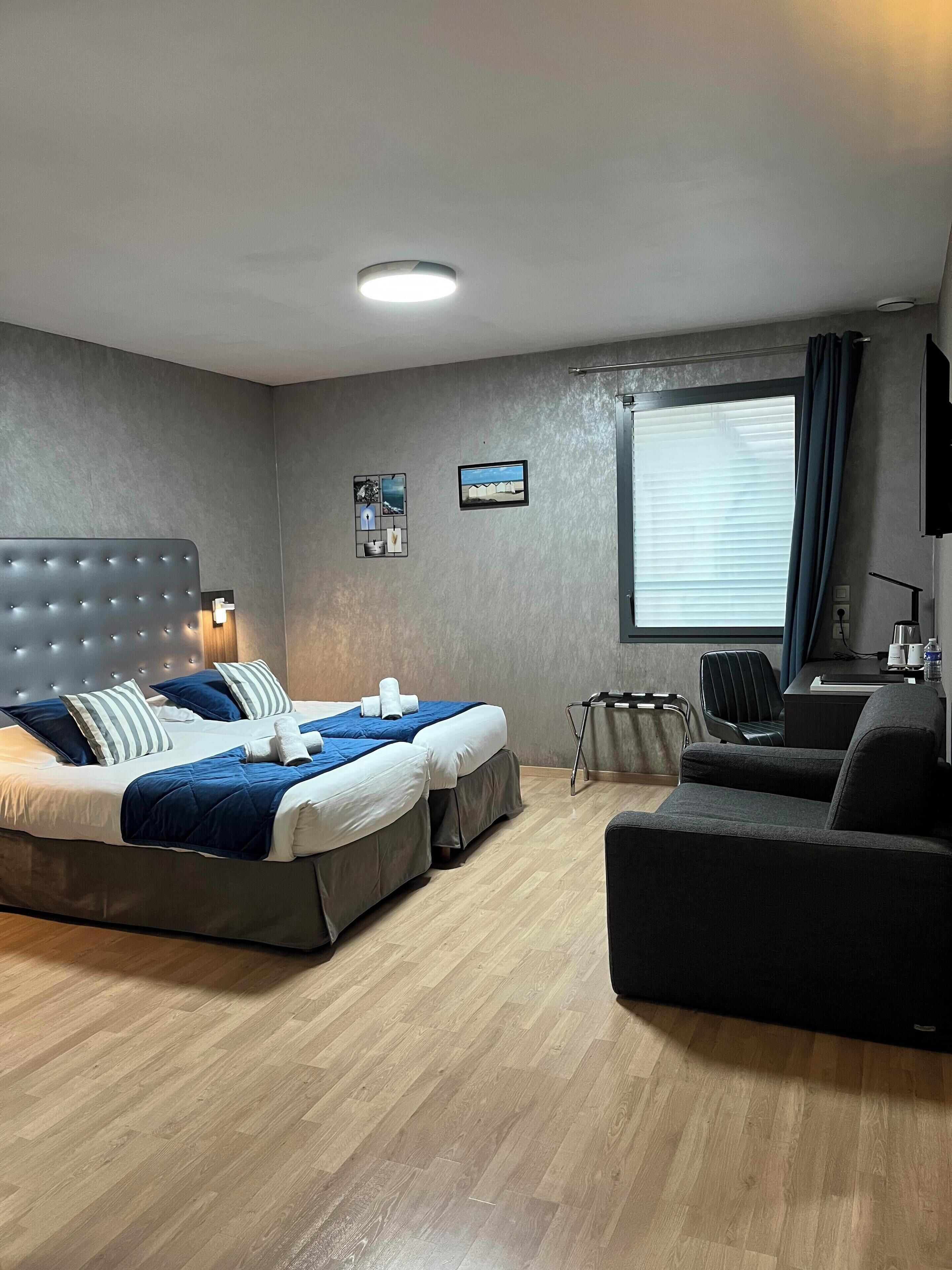 comfort room, multiple beds, accessible, non smoking (with sofabed) | in-room safe, desk, blackout curtains, soundproofing