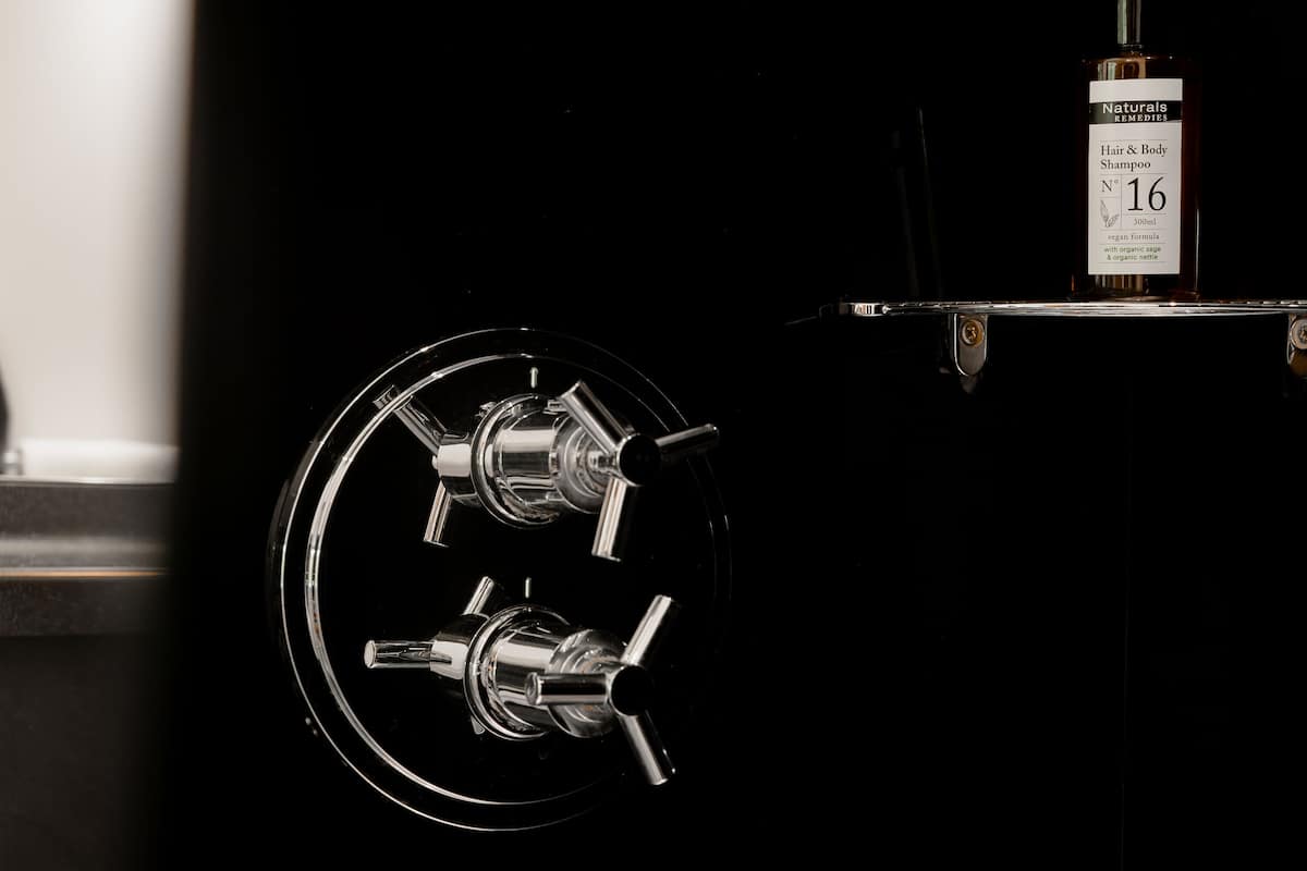 shower, free toiletries, towels