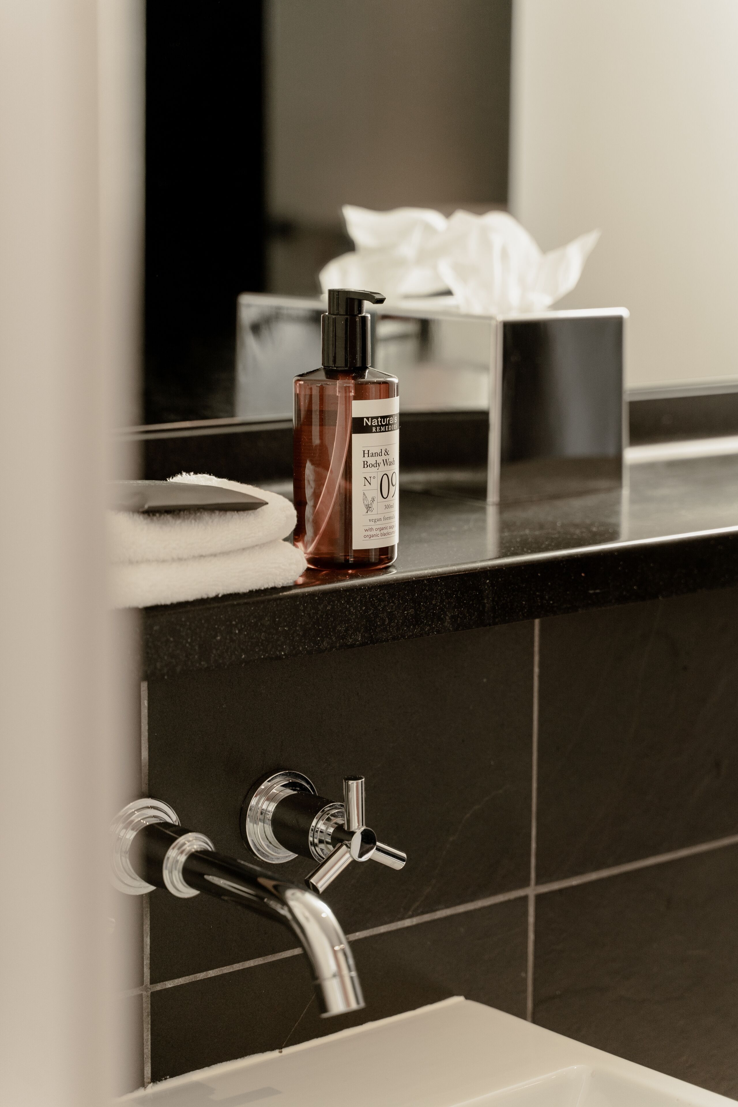 comfortable double room | bathroom | shower, free toiletries, towels