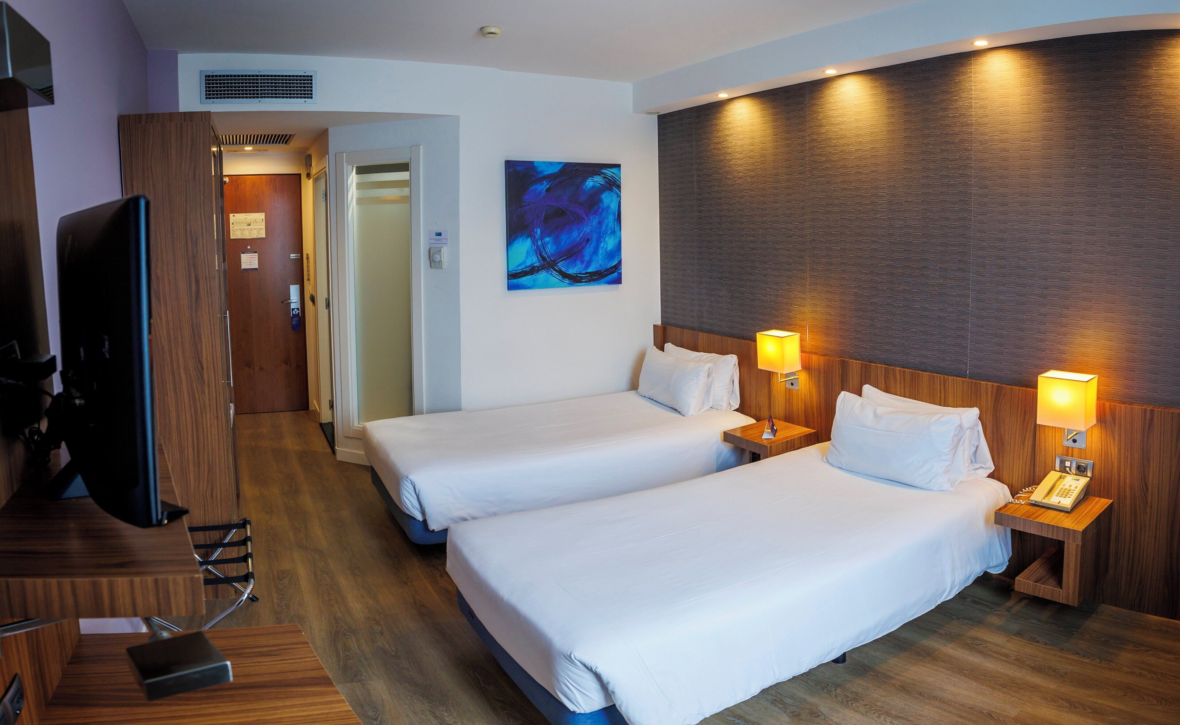 standard room | down duvets, individually furnished, desk, iron/ironing board