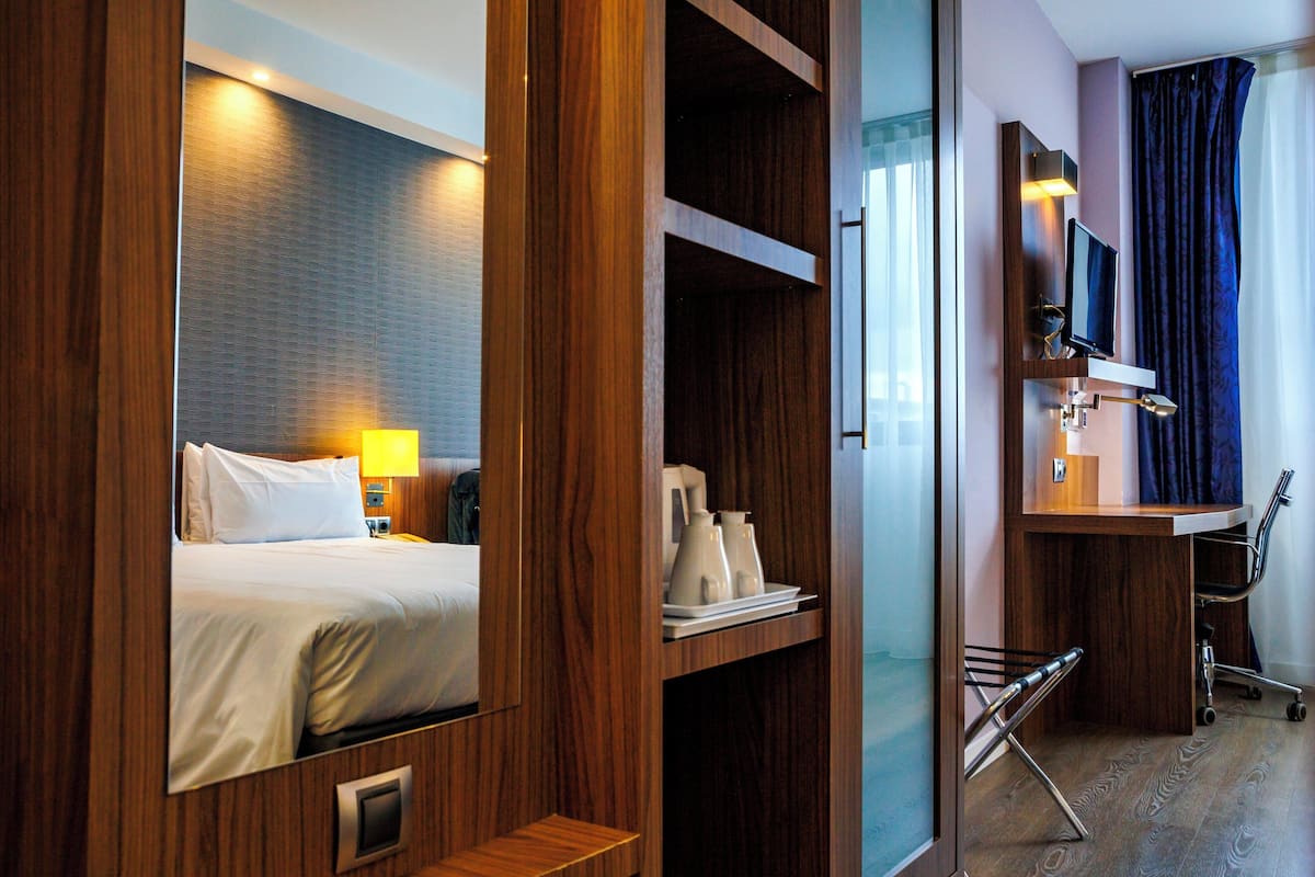 down duvets, individually furnished, desk, iron/ironing board