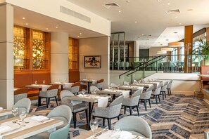 Breakfast, lunch, dinner and brunch served - Crowne Plaza Reading by IHG (Reading)