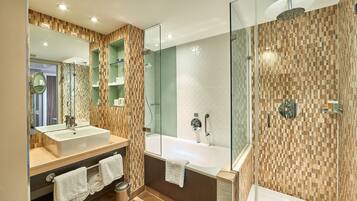 Junior Suite, 1 King Bed (Super) | Bathroom | Combined shower/bathtub, rainfall showerhead, free toiletries