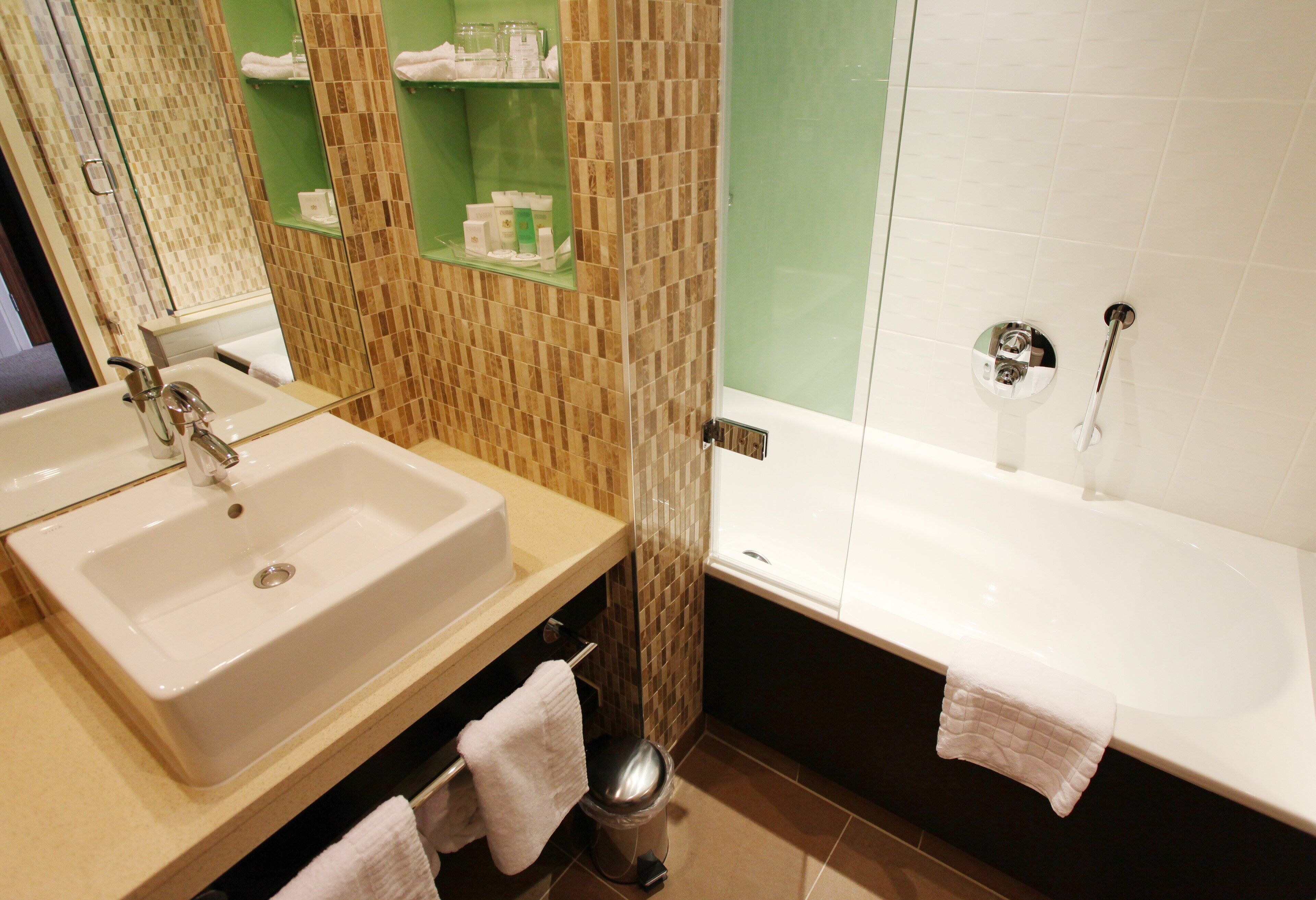 premium room, 1 king bed | 1 bedroom, in-room safe, desk, laptop workspace