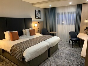 Standard Room, 2 Single Beds - Crowne Plaza Reading by IHG (Reading)
