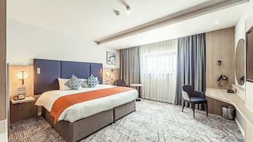 Junior Suite, 1 King Bed (Super) | In-room safe, desk, laptop workspace, blackout drapes