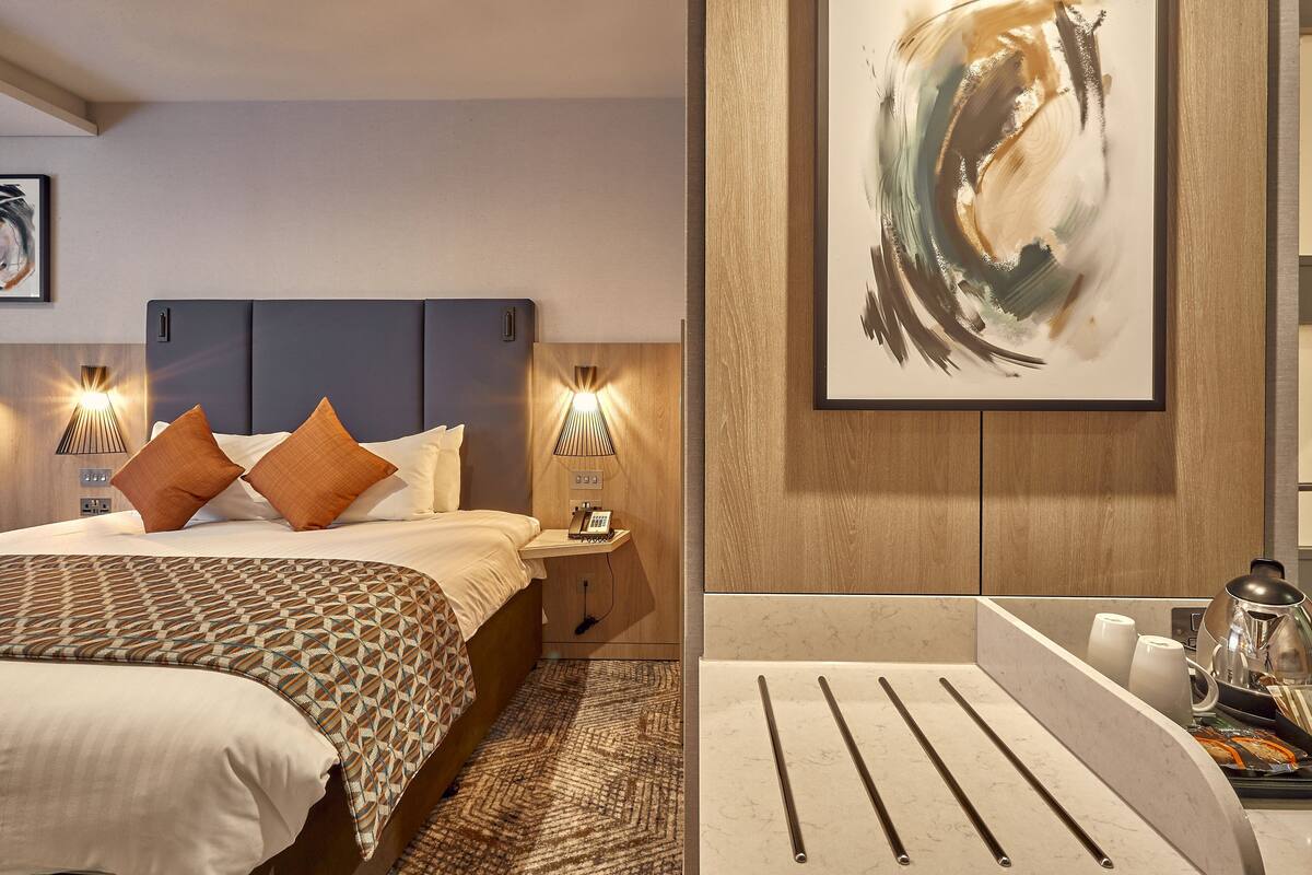 1 bedroom, in-room safe, desk, laptop workspace