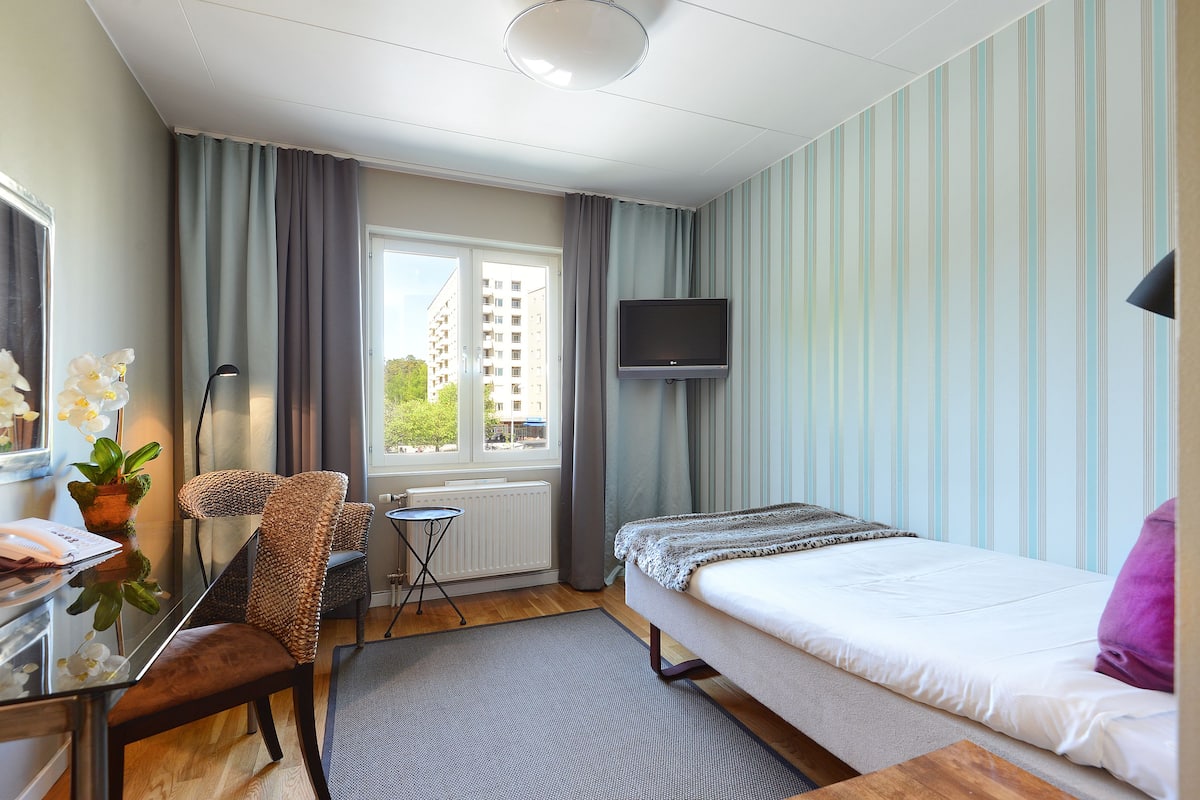 Standard Single Room | Street view