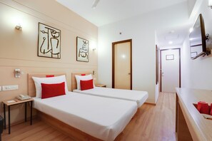 Premium bedding, minibar, in-room safe, individually decorated - Red Fox by Lemon Tree Hotels, East Delhi (New Delhi)