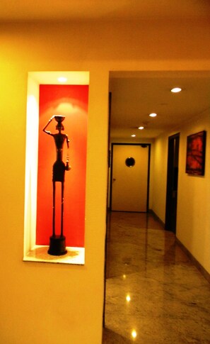Lobby - Red Fox by Lemon Tree Hotels, East Delhi (New Delhi)