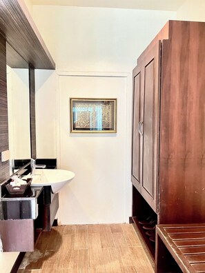 免費梳洗用品、風筒、浴袍、拖鞋