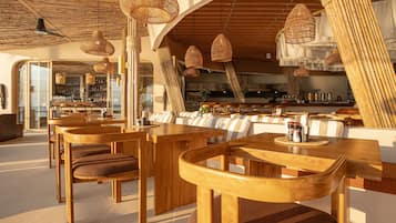 Breakfast, lunch, dinner served; international cuisine, ocean views