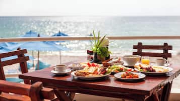 Frühstück, Mittagessen, internationale Küche, Blick aufs Meer