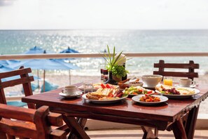 Breakfast, lunch, dinner served; international cuisine, ocean views 