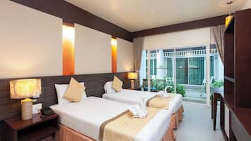 Courtyard Studio Twin Beds | 1 bedroom, minibar, in-room safe, desk