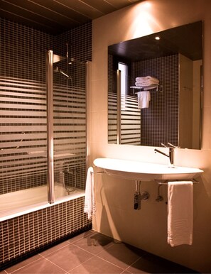 Free toiletries, hair dryer, towels - Hotel Barcelona House (Barcelona)